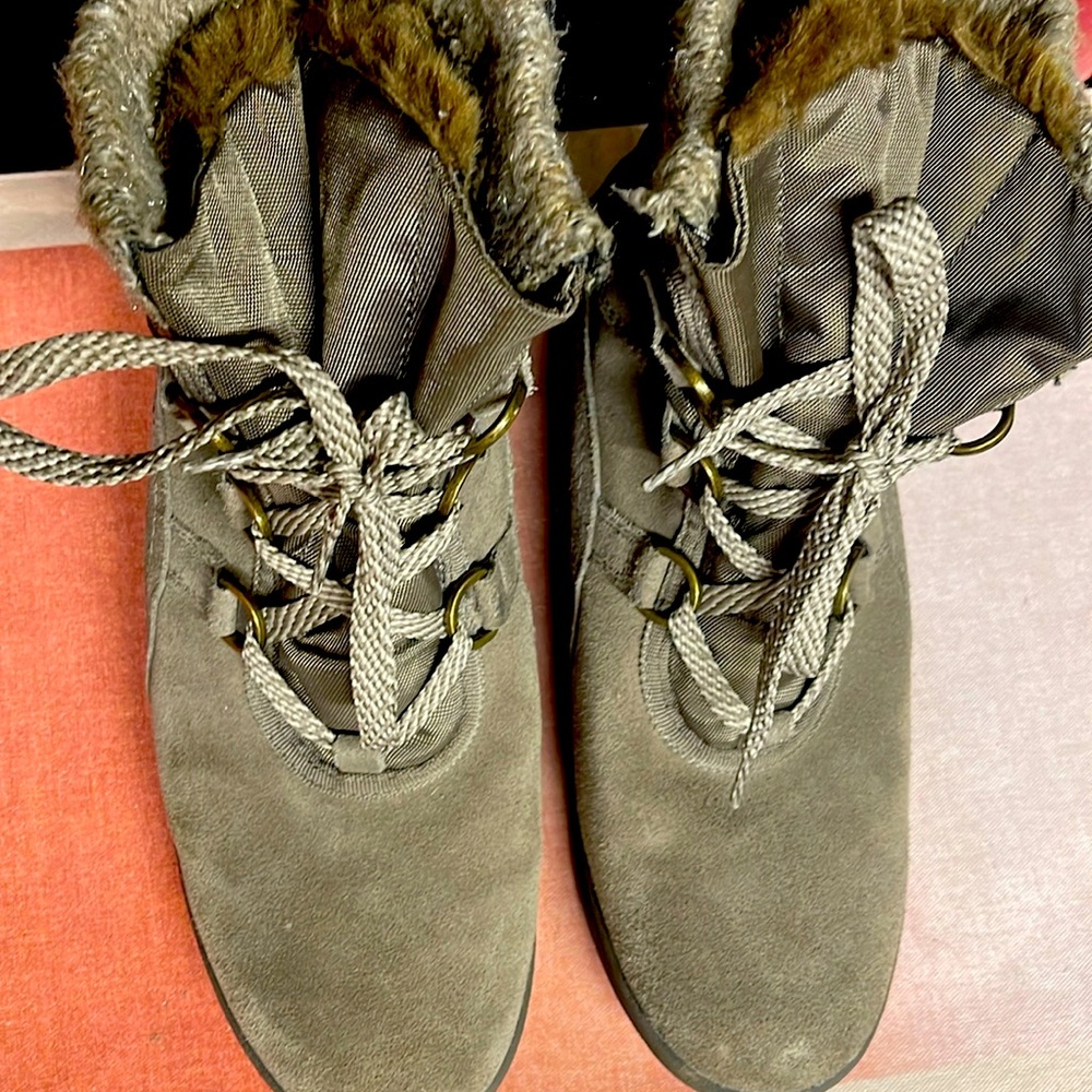 Ladies Yuu winter faux fur lined Boots. Leather Upper